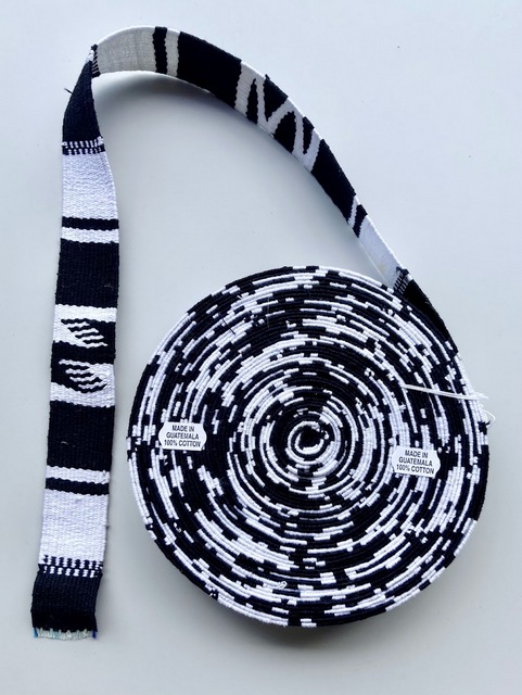 Toto belt roll black and white 